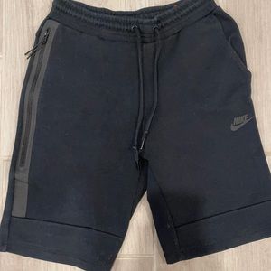 Nike tech fleece short